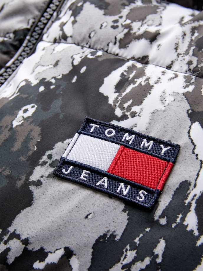 Tommy Jeans TJM AOP LONG PUFFER viacfarebná
