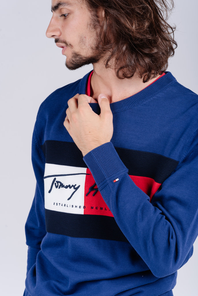 AUTOGRAPH FLAG SWEATER tmavo modrý